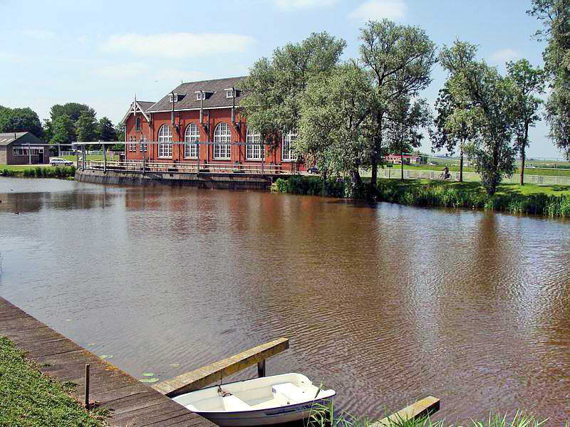 Electra, gemaal 'De Waterwolf', aan het Reitdiep (bij Lammerburen, gem. Zuidhorn), 5-7-2011