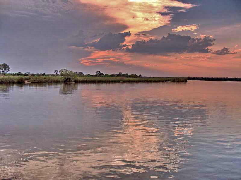 Op de Okavangorivier, zacht licht bij zonsondergang, 10-2012