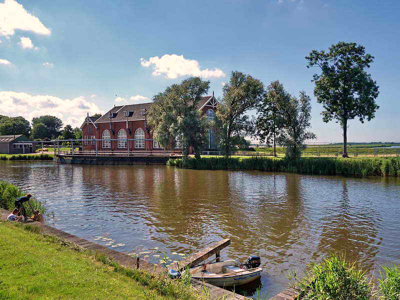 Electra, gemaal 'De Waterwolf', aan het Reitdiep (bij Lammerburen, gem. Zuidhorn), 9-7-2017