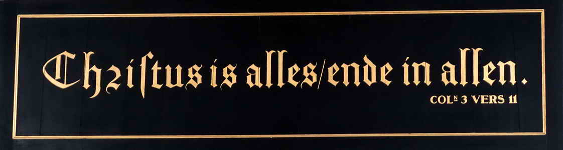 Vollenhove, tekst boven de toegangsdeur van de Bovenkerk of Sint-Nicolaaskerk, 8-9-2018