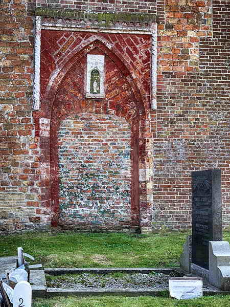 Blessum, aan gevel Mariakerk, 8-4-2019