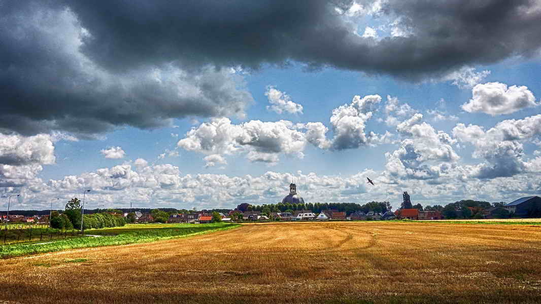 Berlikum, skyline met Koepelkerk, 8-8-2019