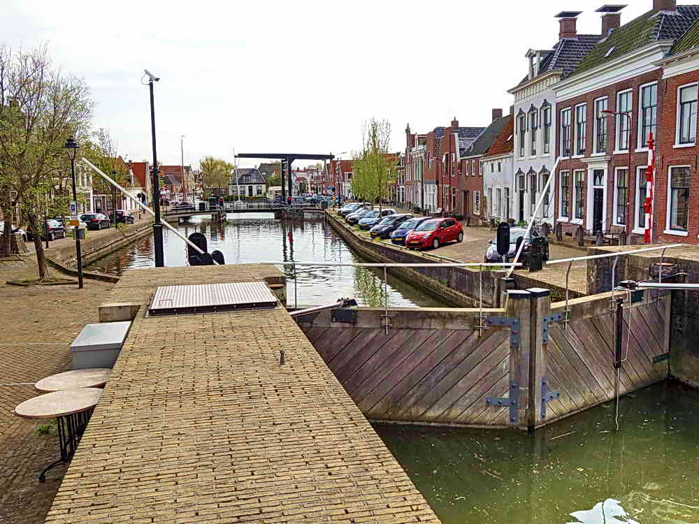 Makkum, schutsluis van en naar IJsselmeer, 11-5-2021 Makkum, schutsluis van en naar IJsselmeer, 11-5-2021