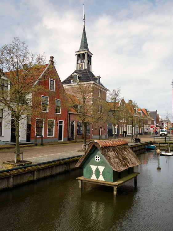 Makkum, centraal op de foto de Waag, 11-5-2021 Makkum, centraal op de foto de Waag, 11-5-2021