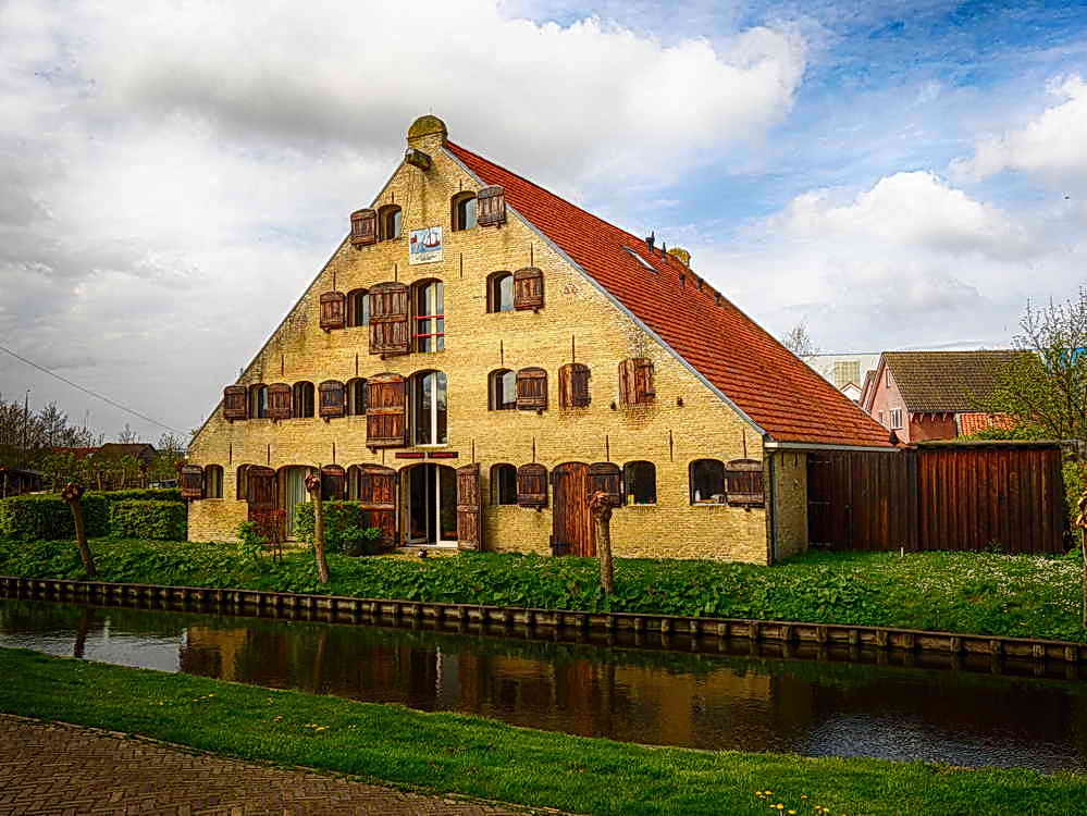 Makkum, vroeger graanpakhuis, 11-5-2021 Makkum, vroeger graanpakhuis, 11-5-2021