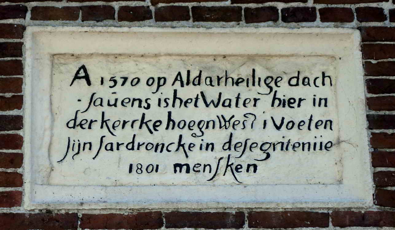 Metslawier, gevelsteen ter herinnering aan de Allerheiligenvloed van 1570, 5-10-2024 Metslawier, gevelsteen ter herinnering aan de Allerheiligenvloed van 1570, 5-10-2024