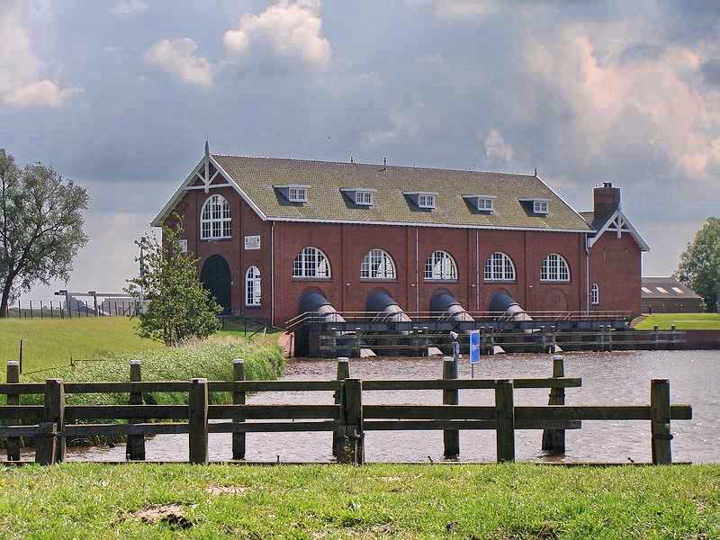 Electra, gemaal 'De Waterwolf', aan het Reitdiep (bij Lammerburen, gem. Zuidhorn), 14-6-2009