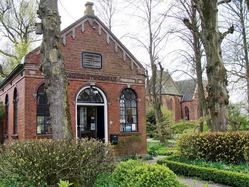 Pieterburen, gebouw voor godsdienstonderwijs, thans kassa en restaurant bij 'Domies toen' Pieterburen, gebouw voor godsdienstonderwijs, thans kassa en restaurant bij 'Domies toen'